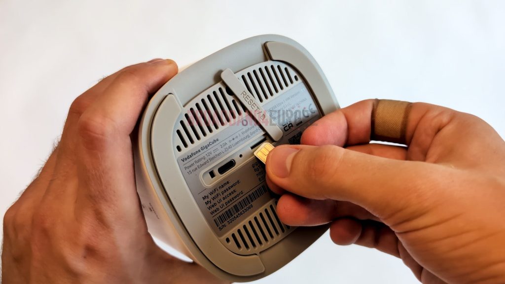 Inserting the SIM into the Vodafone GigaCube.