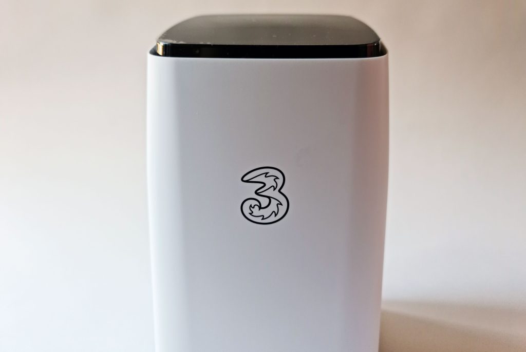 Tre mobile broadband router front.
